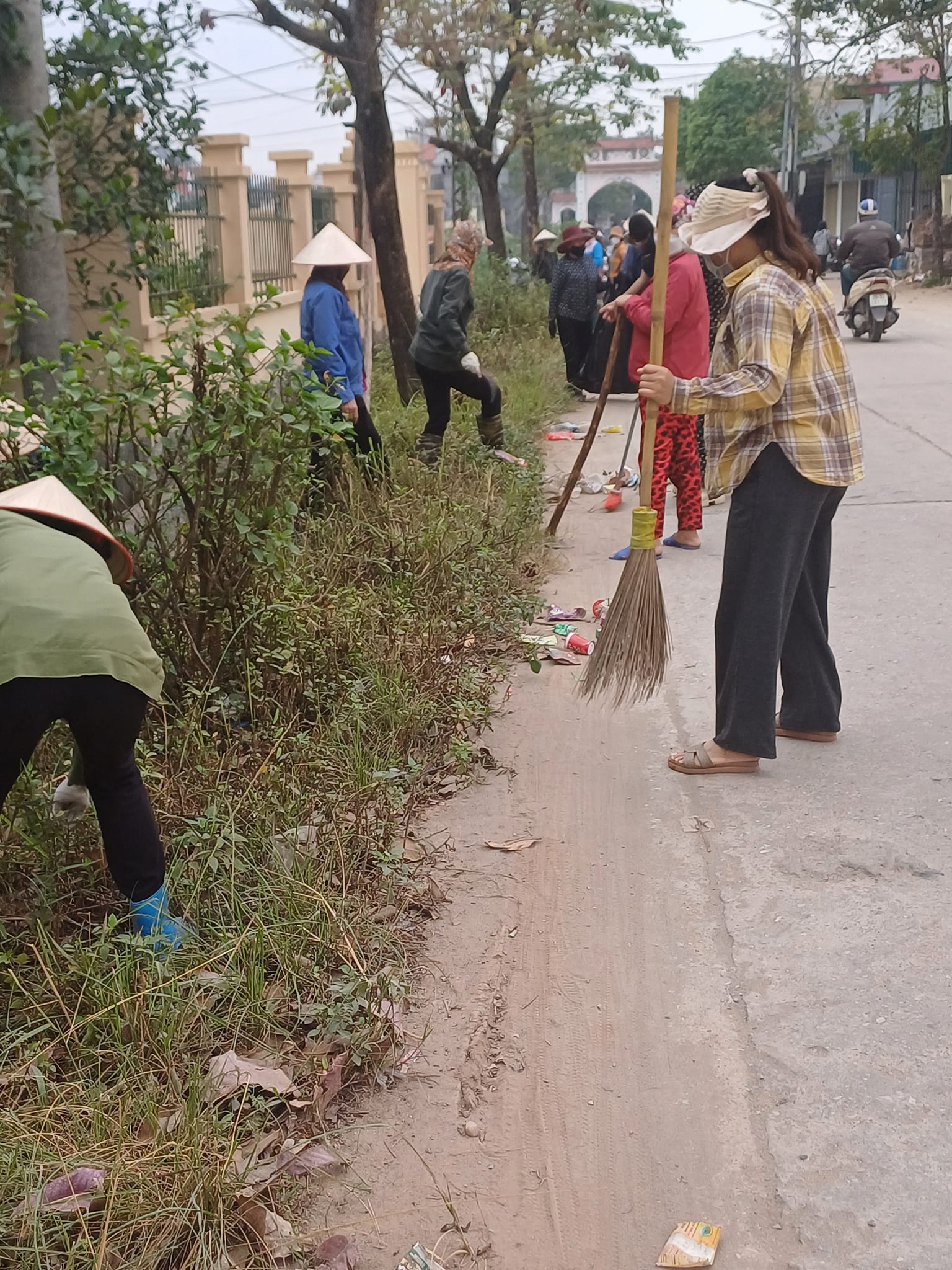 HỘI LHPN RA QUÂN THỰC HIỆN MÔ HÌNH “CÁNH ĐỒNG XANH 3 KHÔNG” LẦN THỨ 3